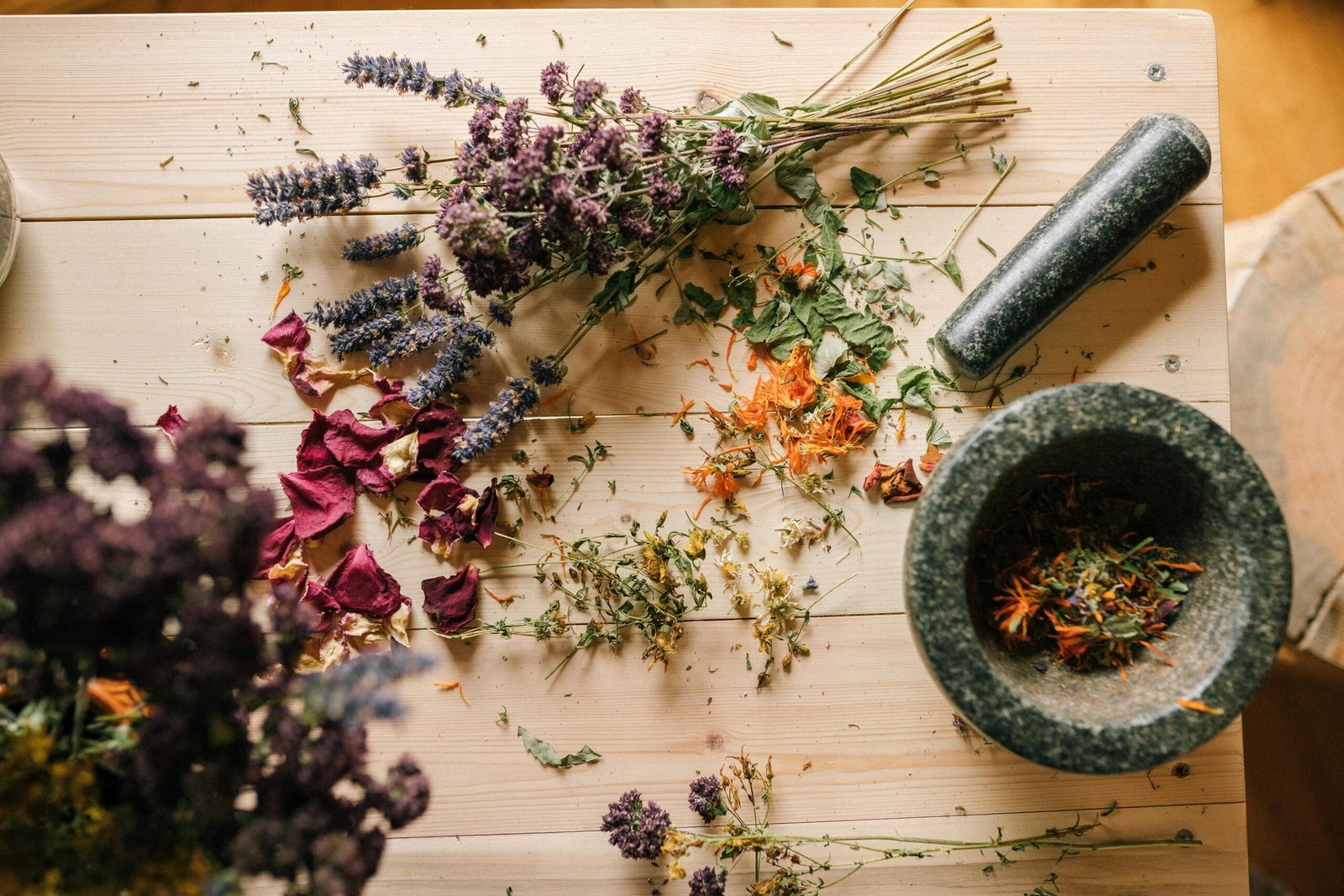 Fleurs de Bach et plantes médicinales – préparation de soins naturels à Lausanne